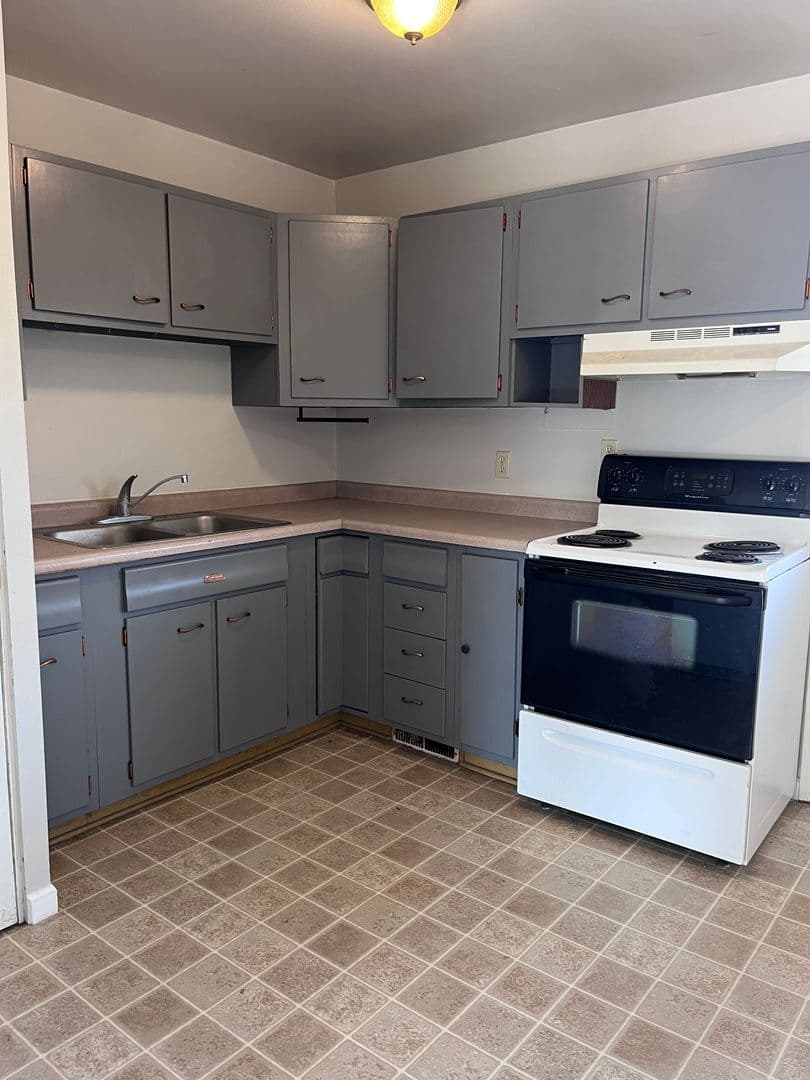Waverly Apartment: 2100 West Bremer Ave
