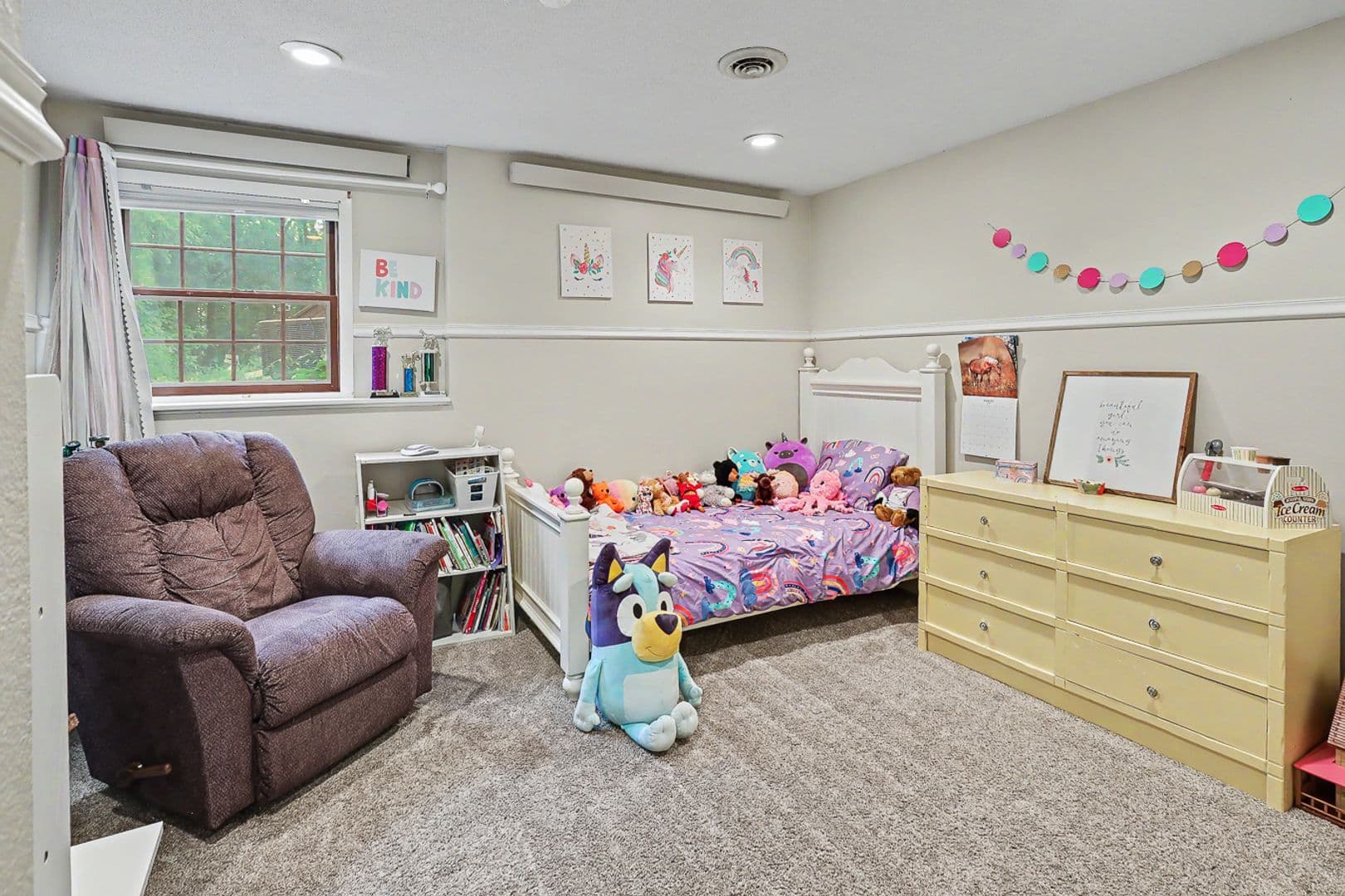 Pella House: 285 240th Place