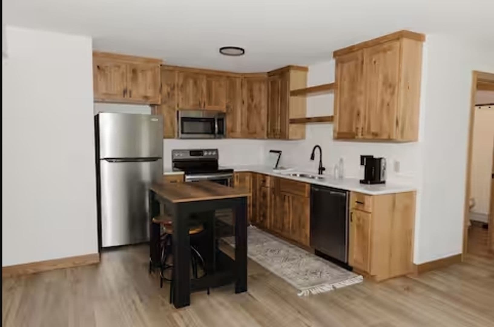 Pella Apartment: 700 1/2 Liberty Street - 2