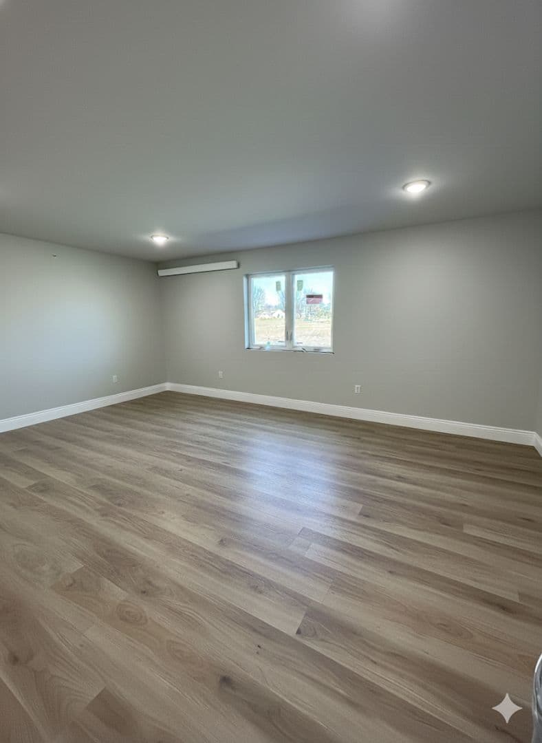 Waukon Apartment: 102 8th Ave SW