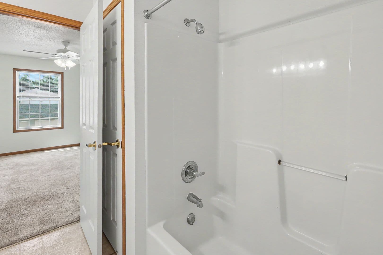 Pella Apartment: 340 East 13th Street