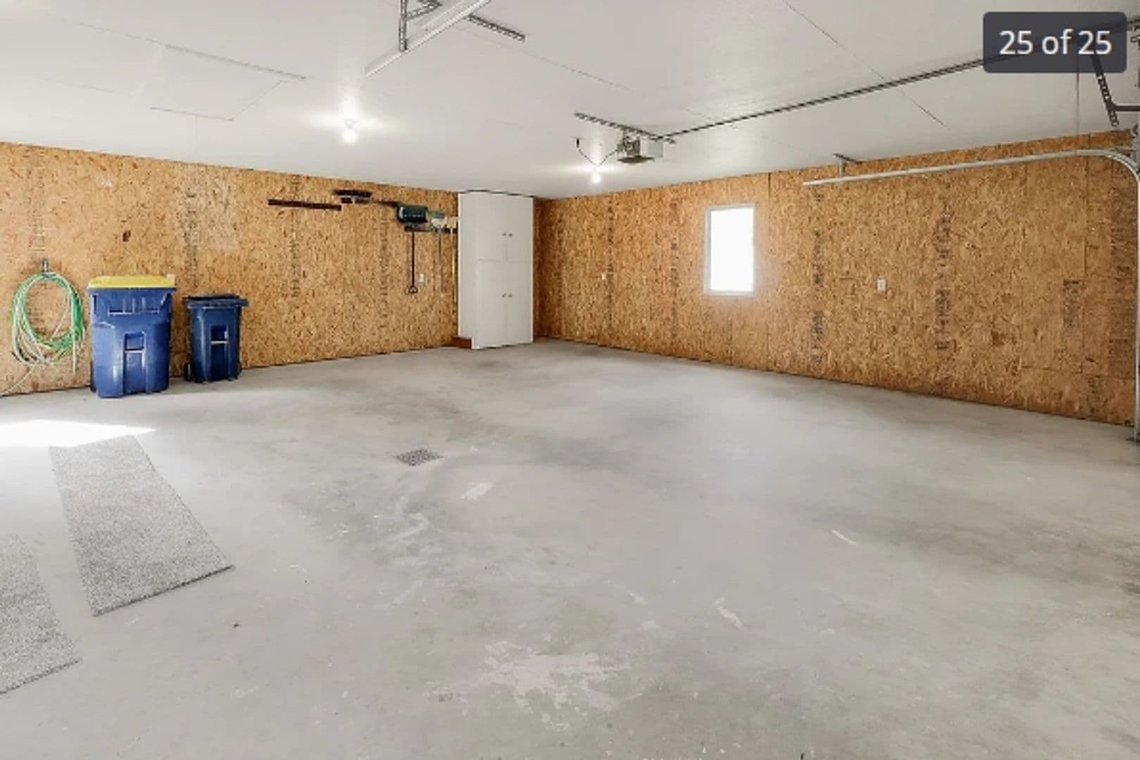 Pella House: 1009 East 6th Street