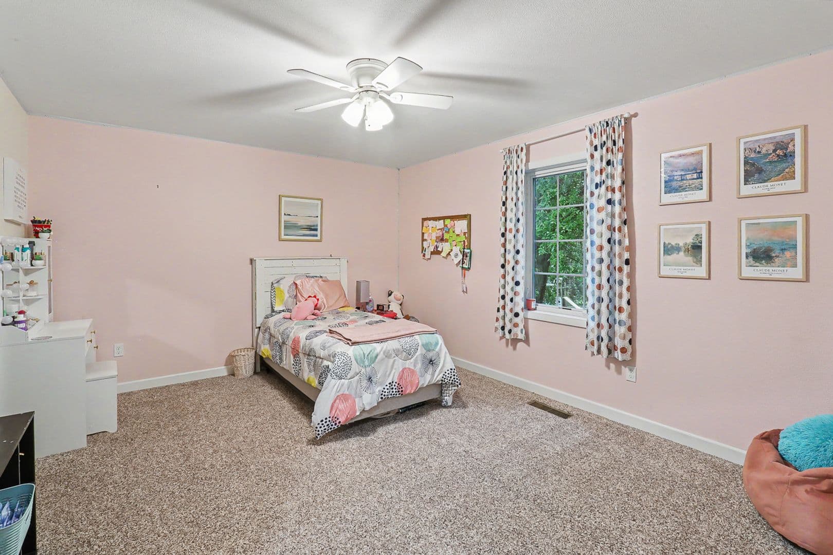 Pella House: 285 240th Place