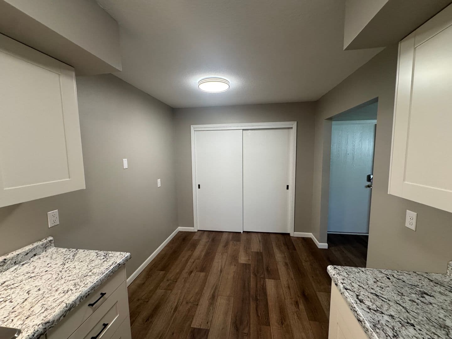Pella Apartment: 1015 East First Street