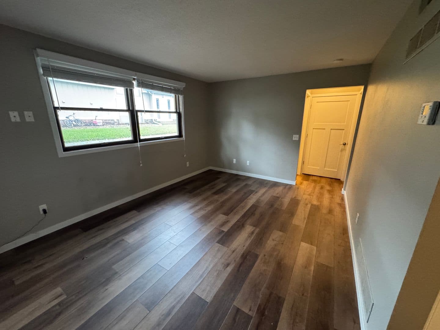 Pella Apartment: 1004 Main Street