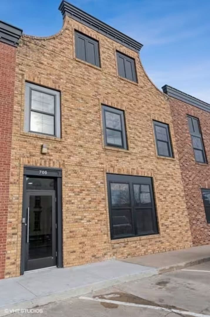 Pella Apartment: 700 1/2 Liberty Street - 2