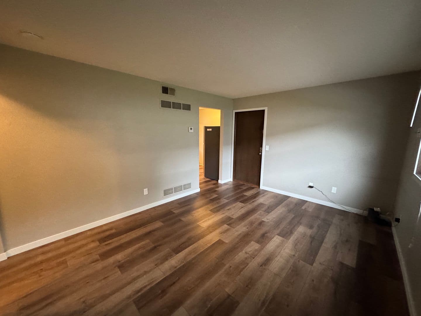 Pella Apartment: 1004 Main Street