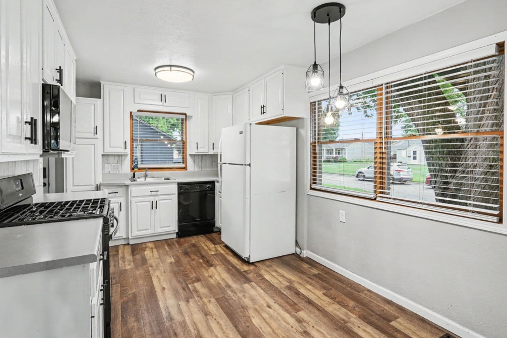 Pella House: 914 West 5th Street