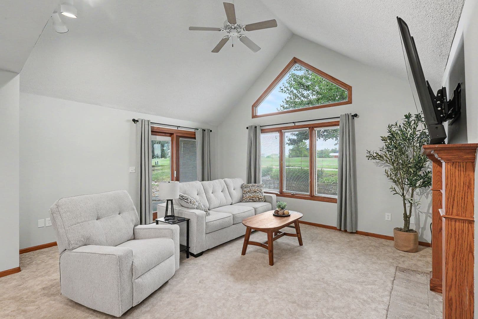 Pella House: 612 Bos Landen Drive Unit 5A