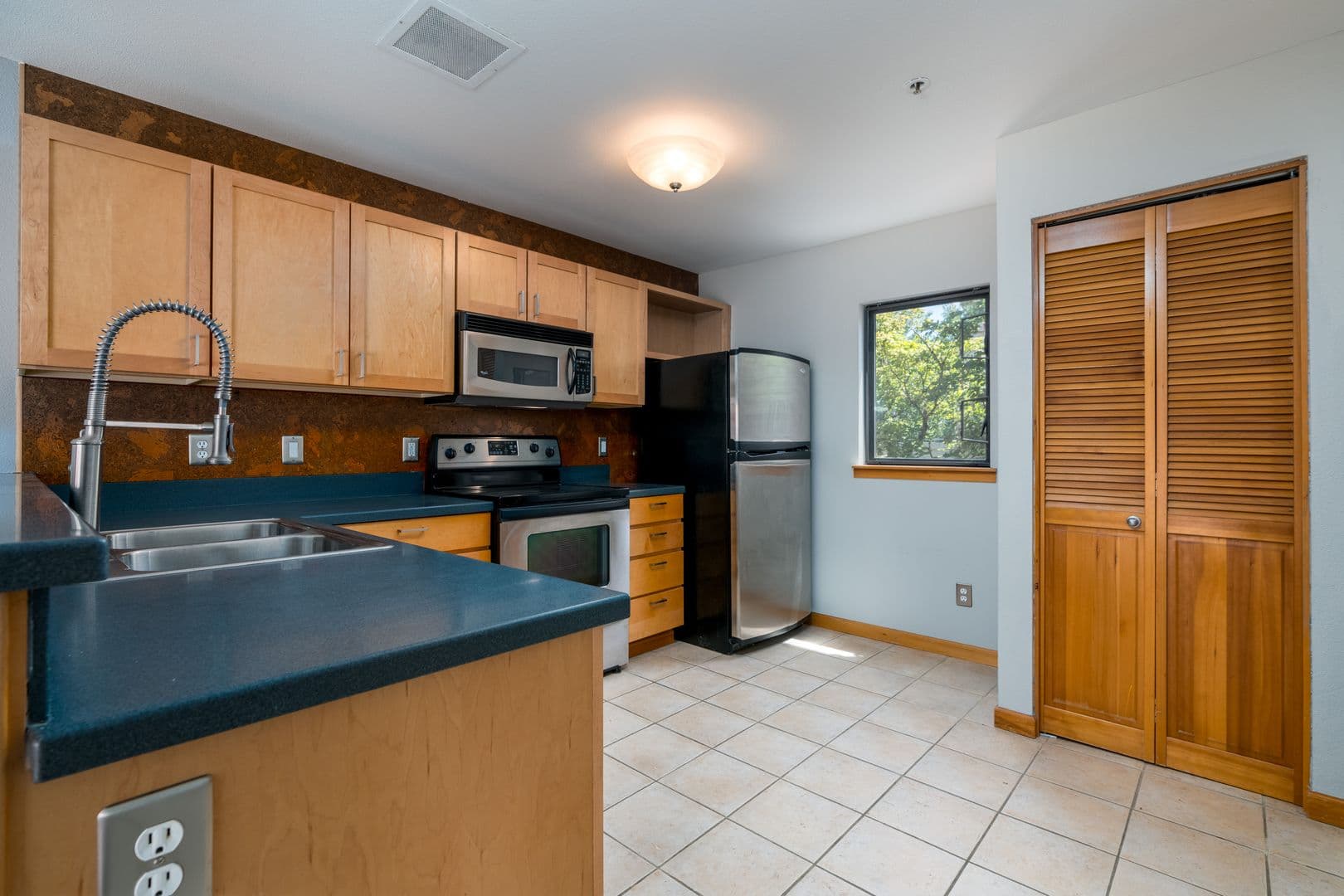 Portland House: 820 NW Naito Parkway G5