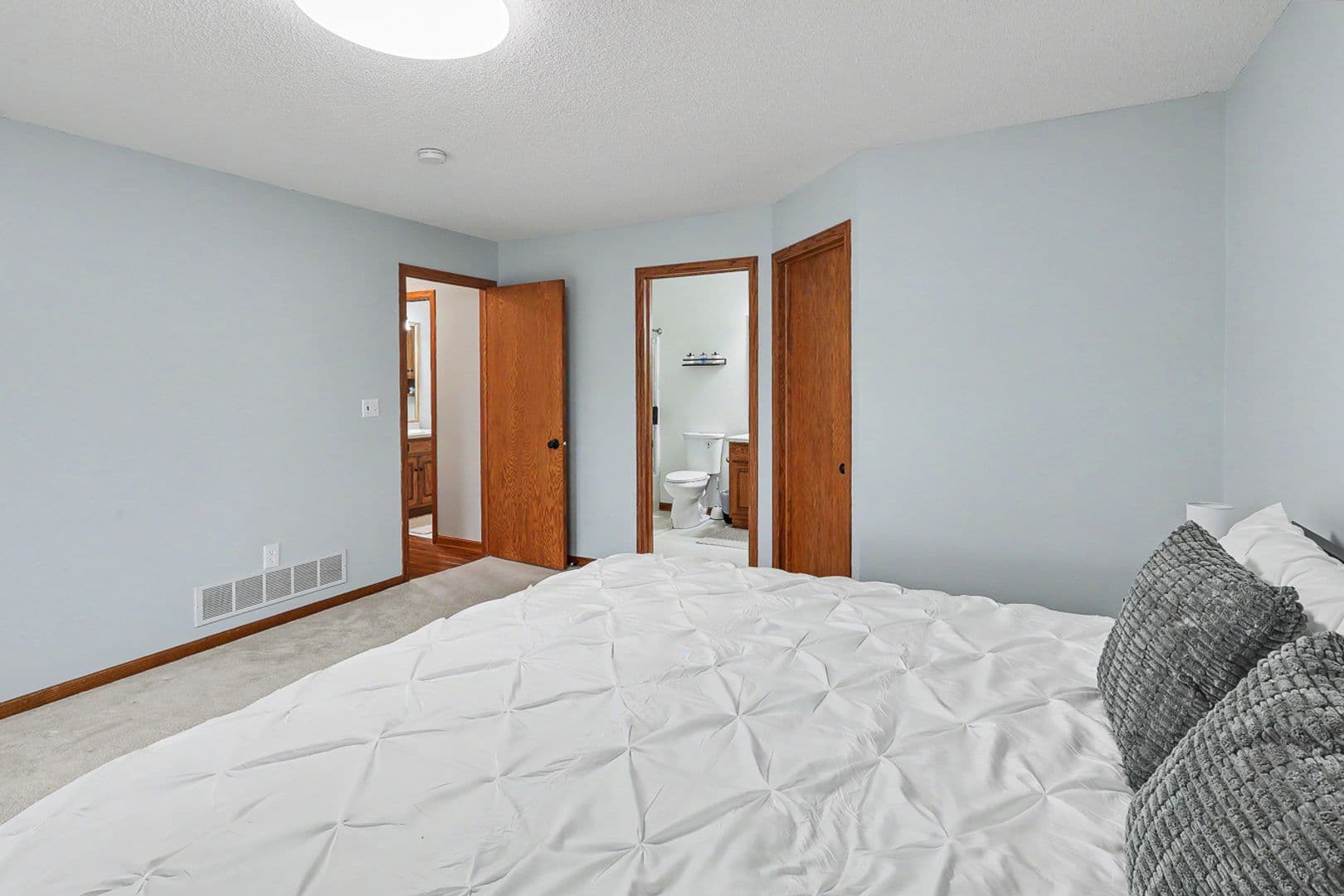 Pella House: 612 Bos Landen Drive Unit 5A