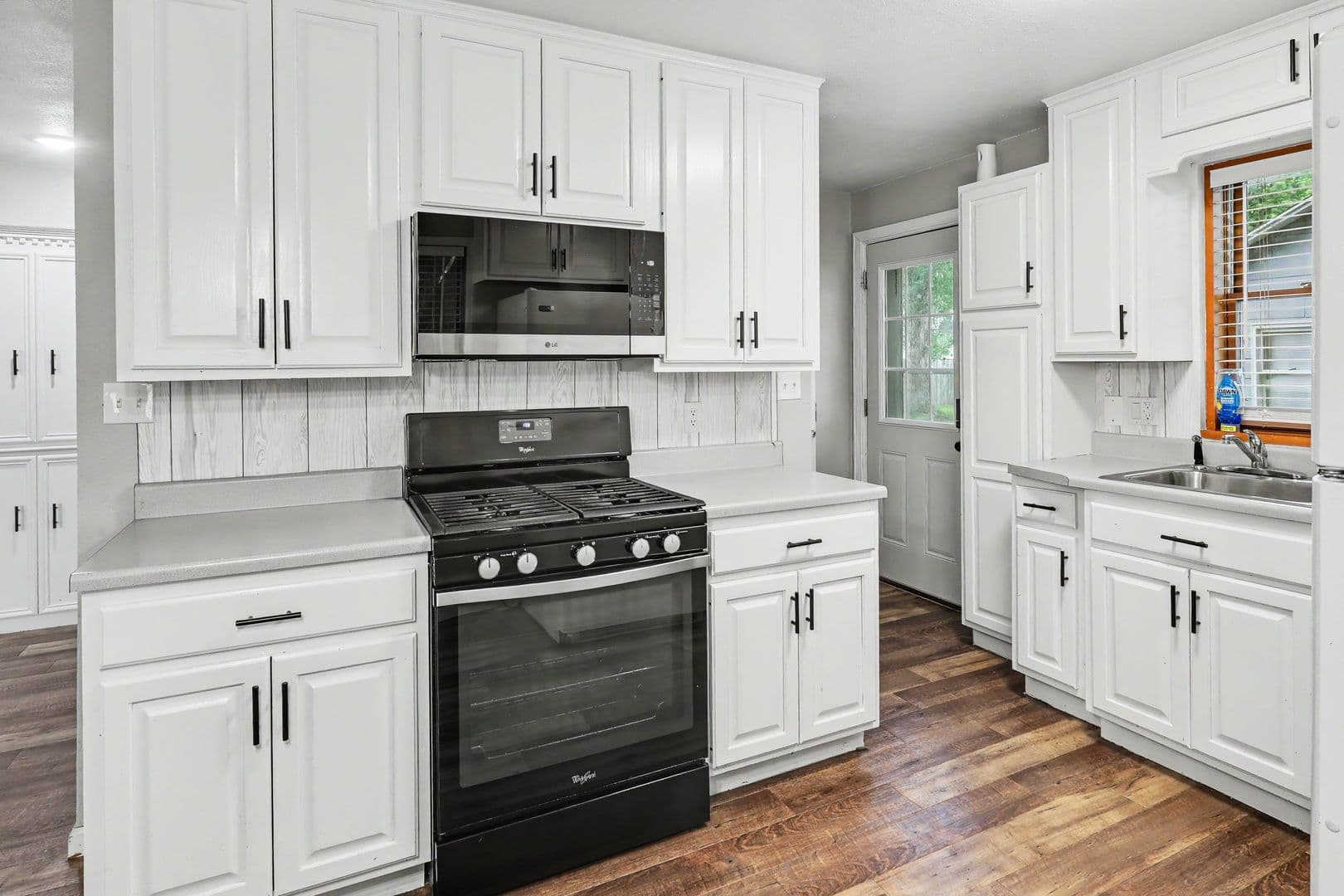 Pella House: 914 West 5th Street