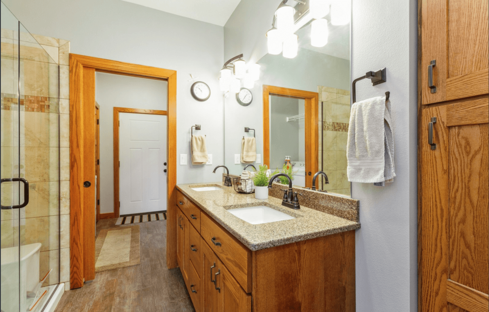 Pella Apartment: 111 Glenwood St.