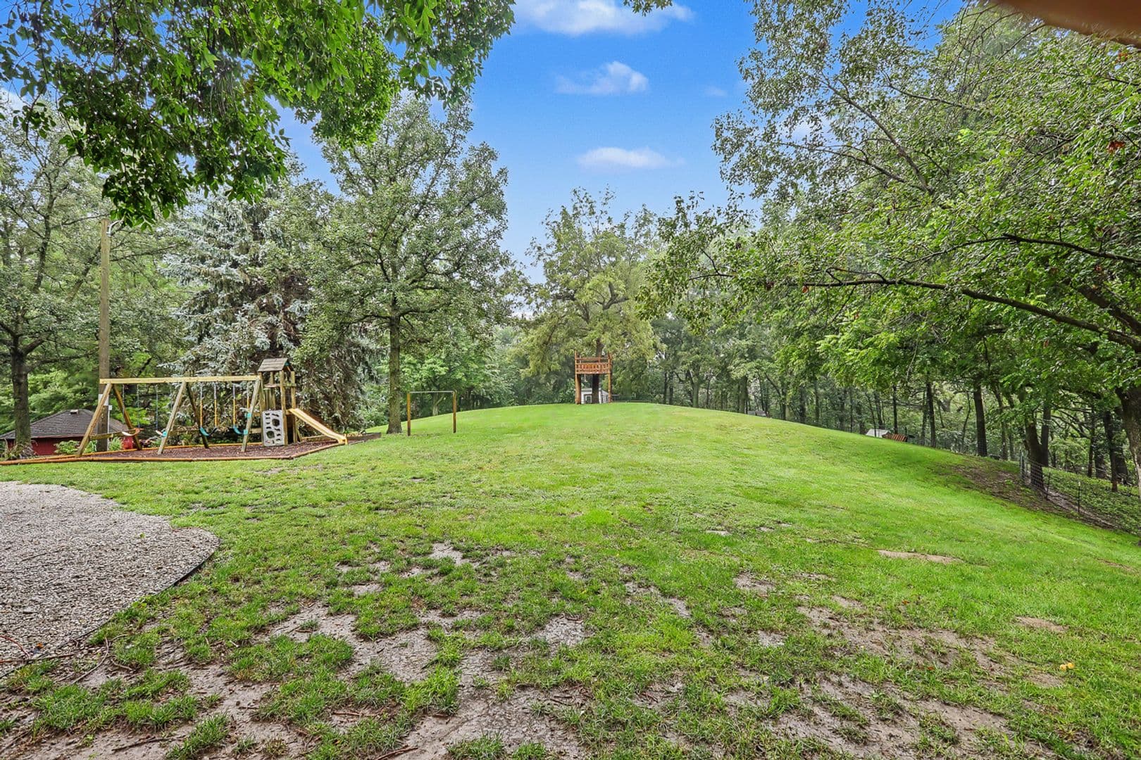 Pella House: 285 240th Place