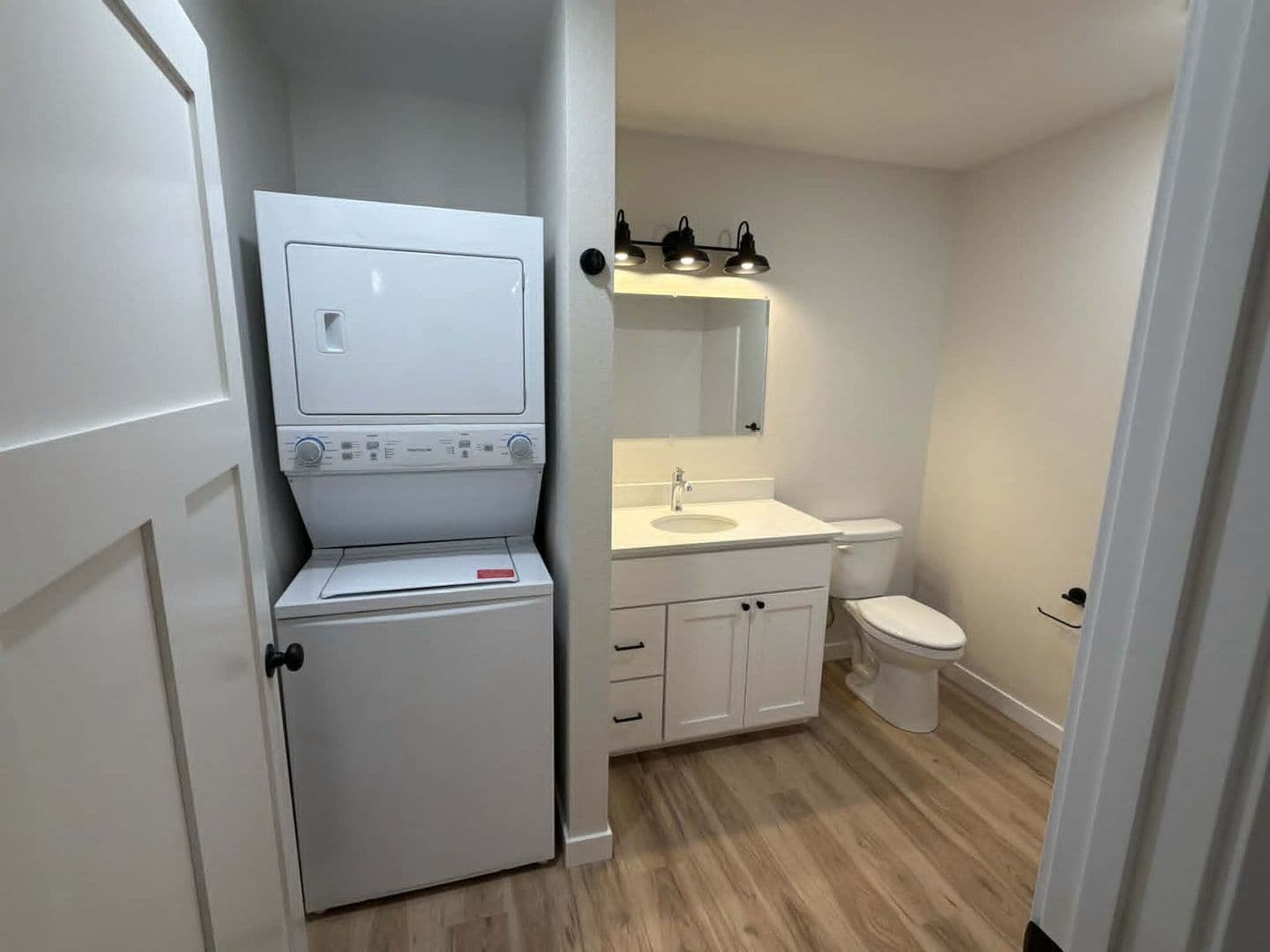 Waukon Apartment: 104 8th Ave SW