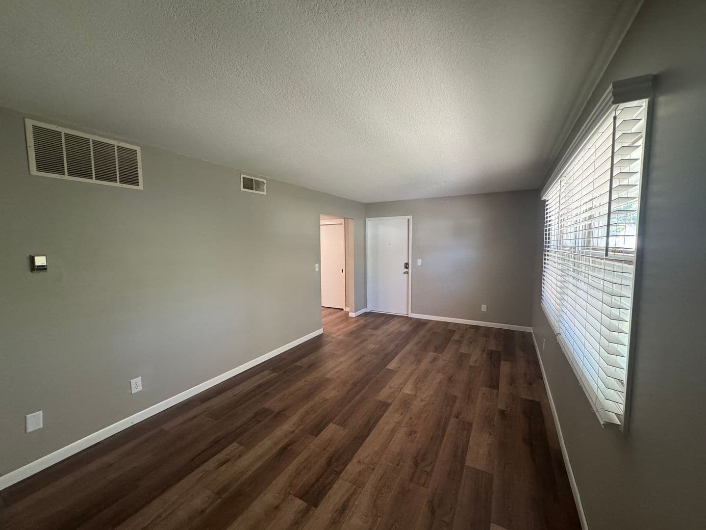 Pella Apartment: 1015 East First Street