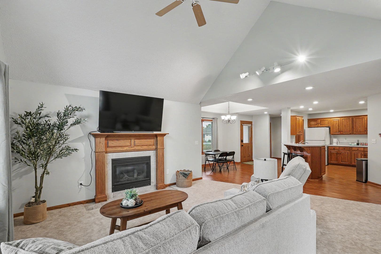 Pella House: 612 Bos Landen Drive Unit 5A