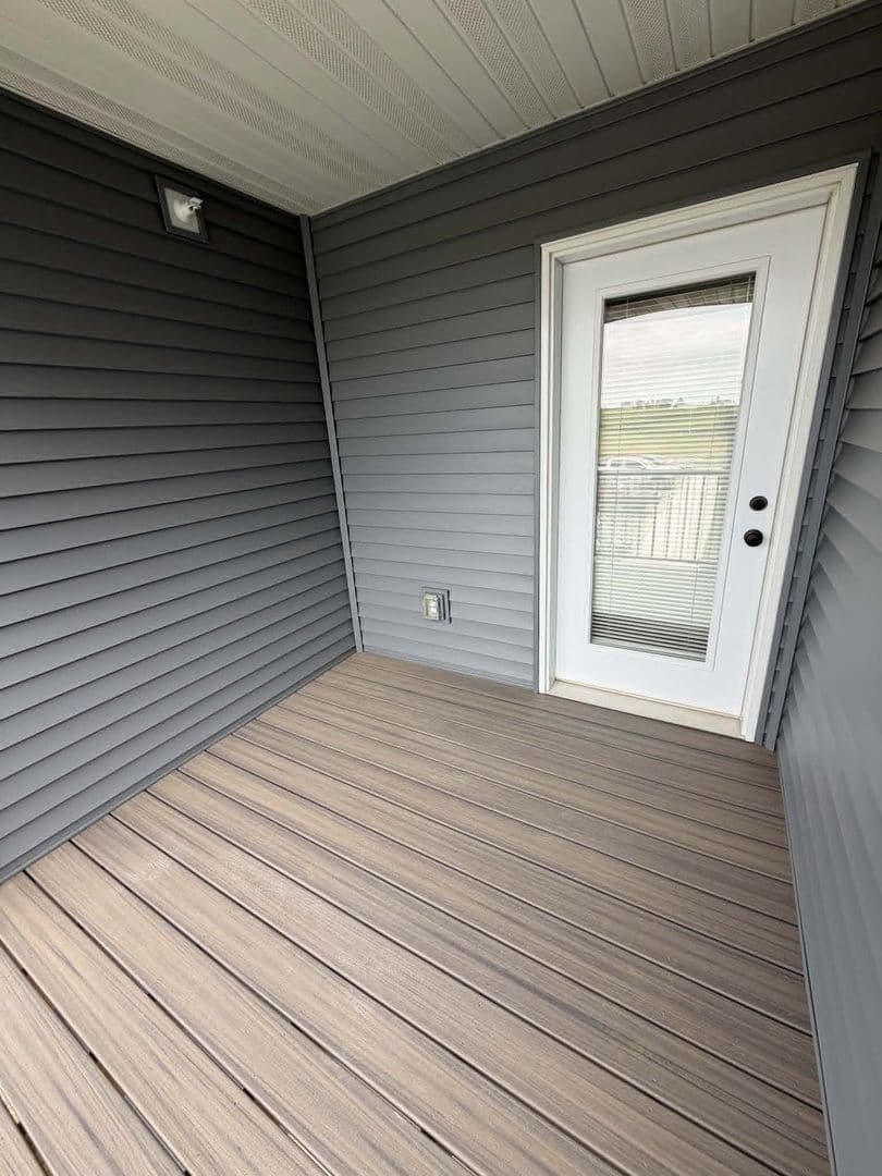 Waukon Apartment: 104 8th Ave SW