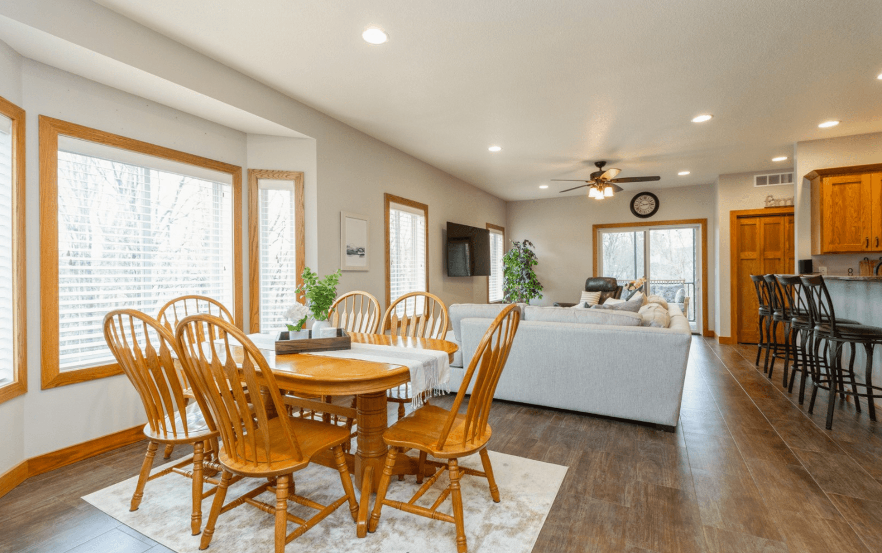 Pella Apartment: 111 Glenwood St.