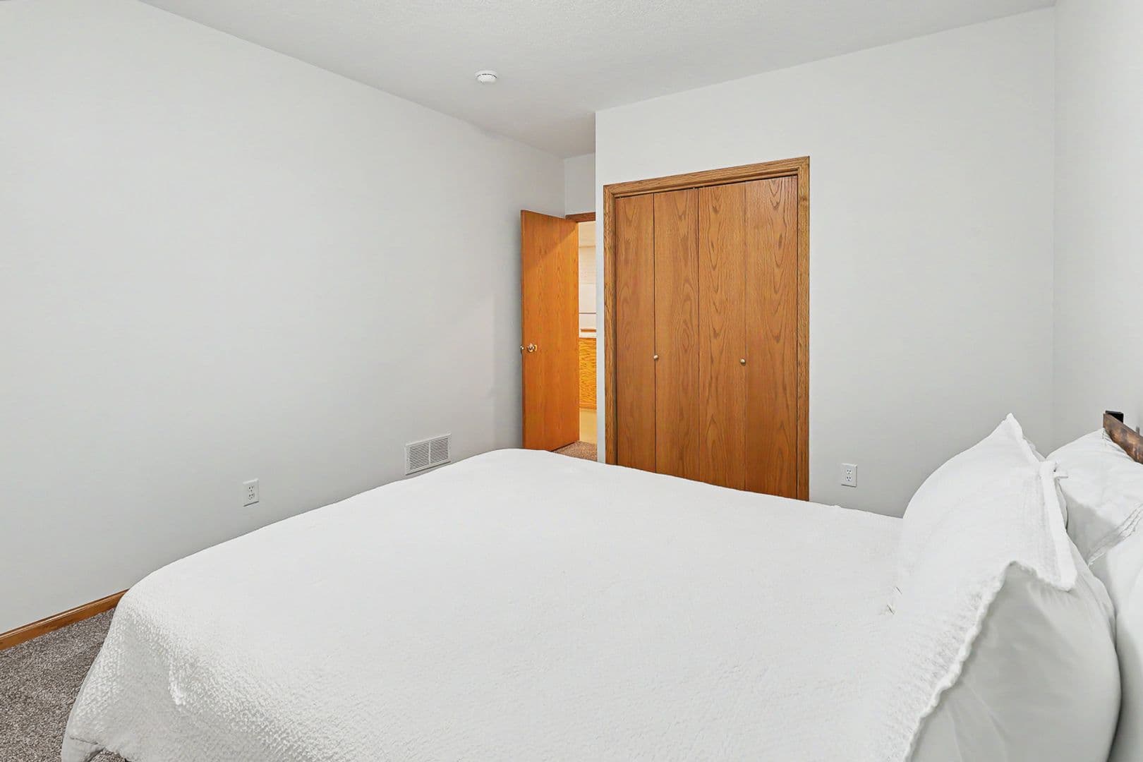 Pella House: 1009 East 6th Street