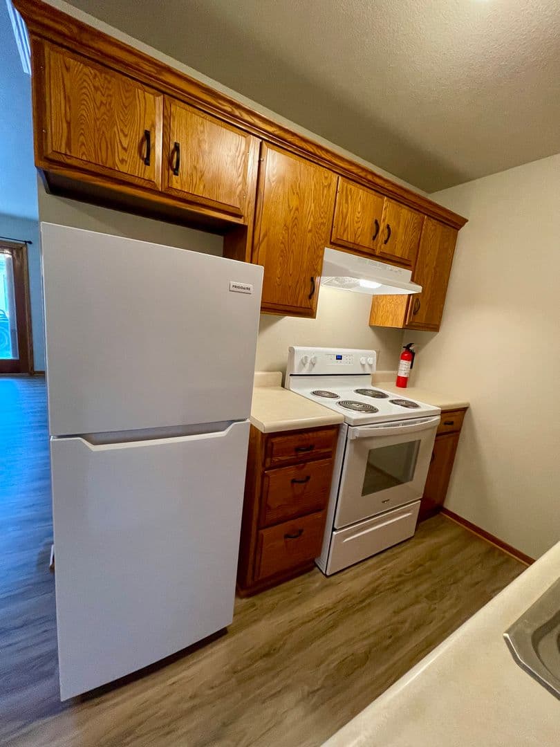 Pella Apartment: 409 East 15th Street