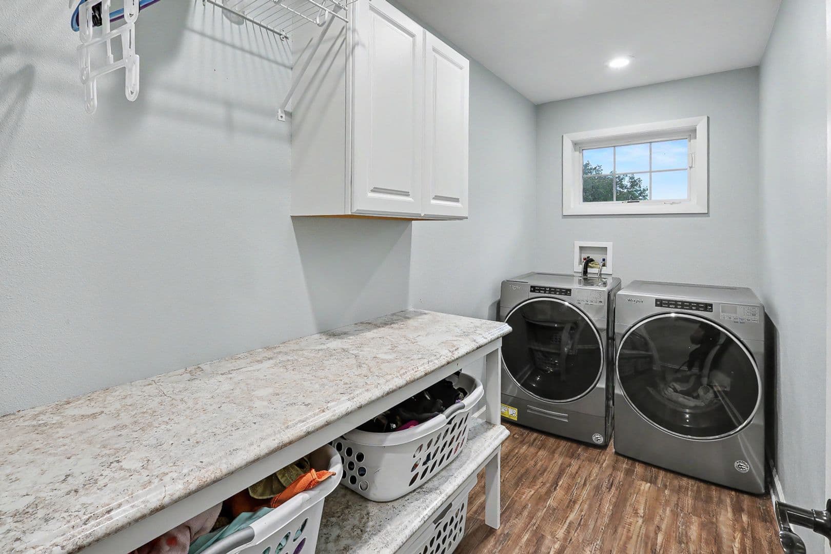 Pella House: 285 240th Place