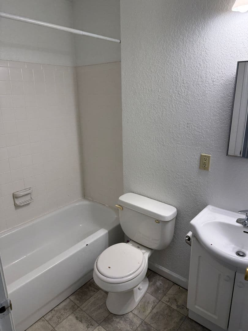 Waverly Apartment: 2100 West Bremer Ave
