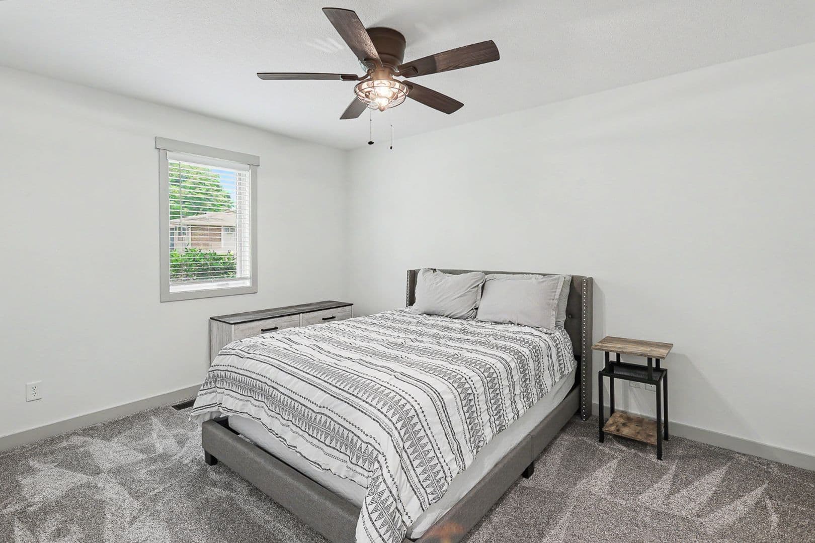 Pella House: 1009 East 6th Street