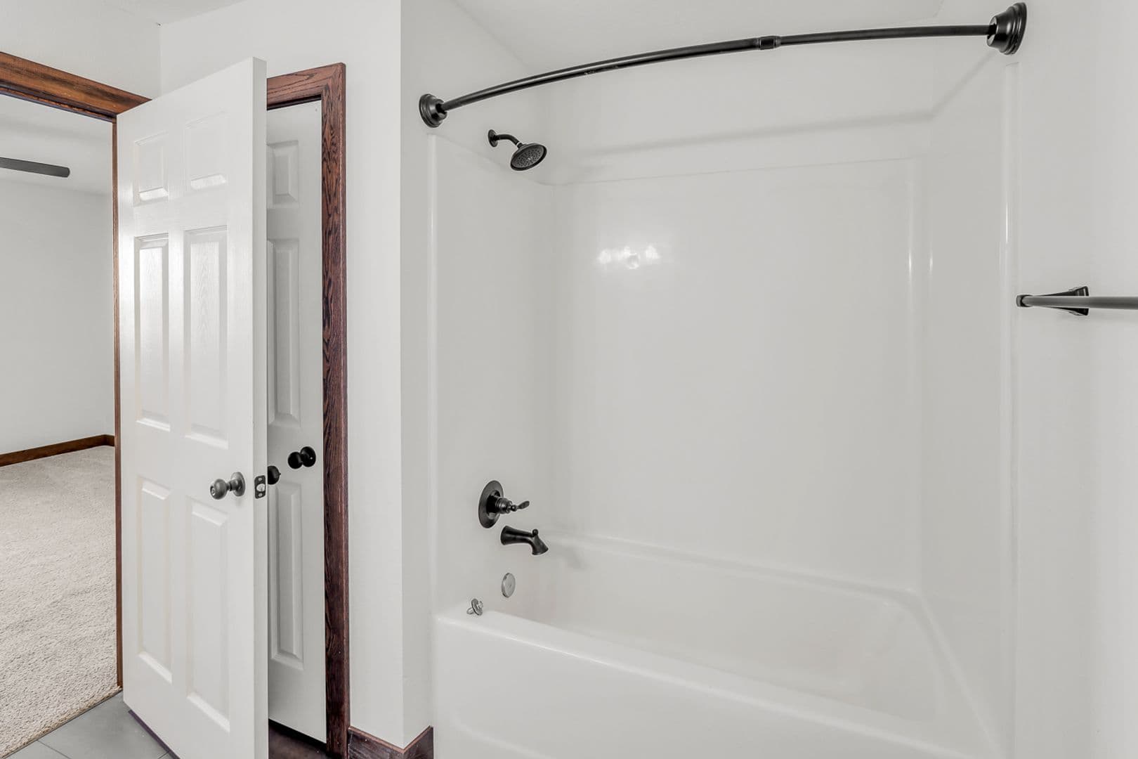 Pella Apartment: 340 East 13th Street