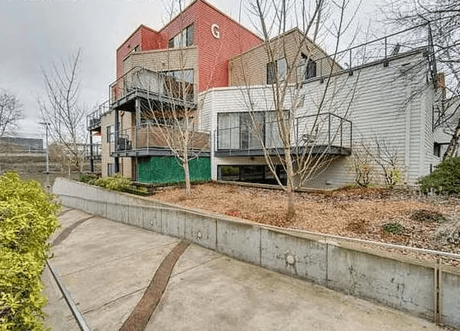 Portland House: 820 NW Naito Parkway G5