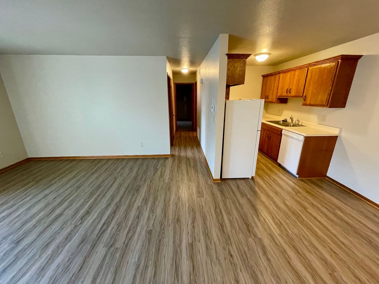 Pella Apartment: 409 East 15th Street