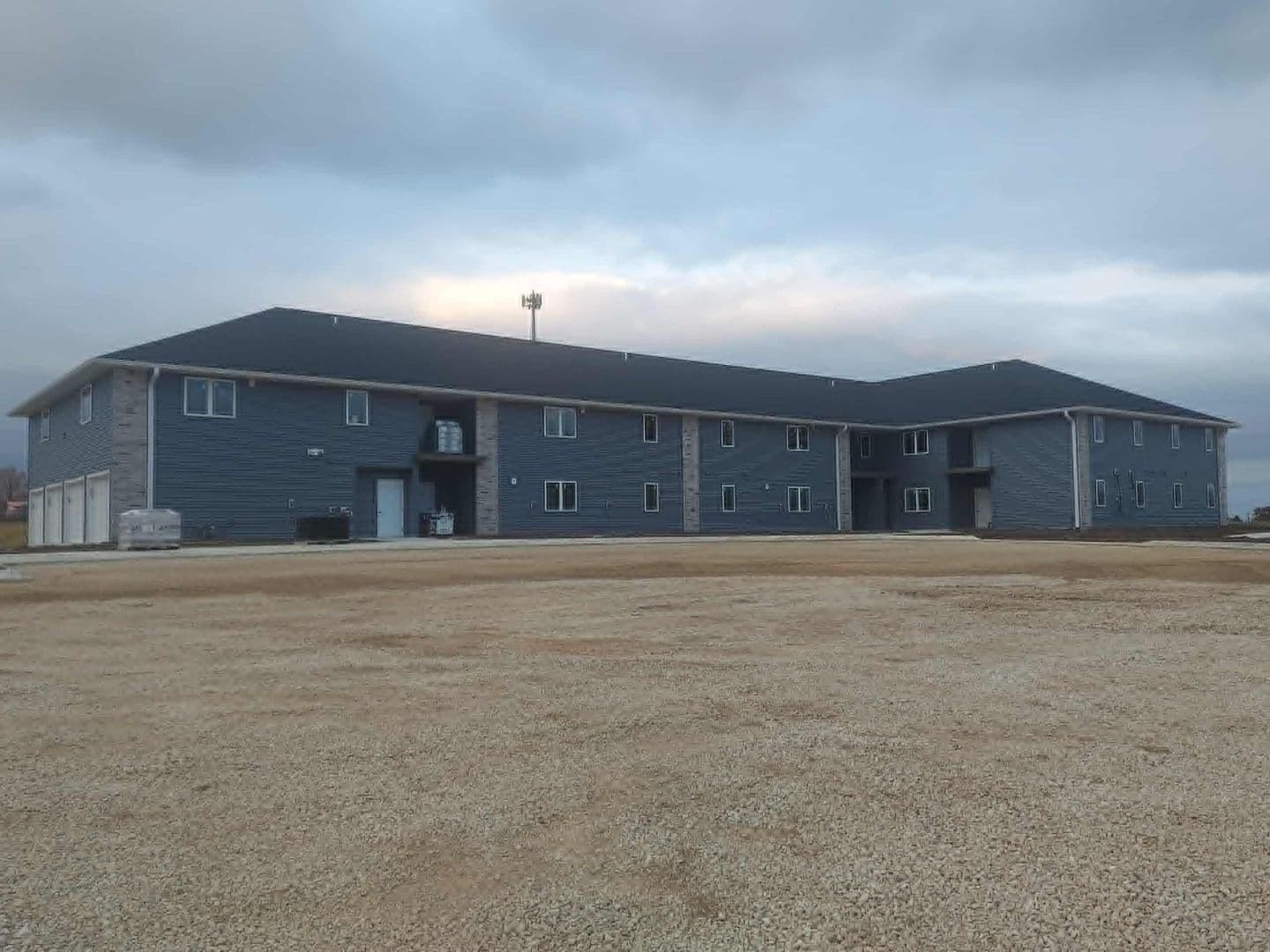 Waukon Apartment: 102 8th Ave SW