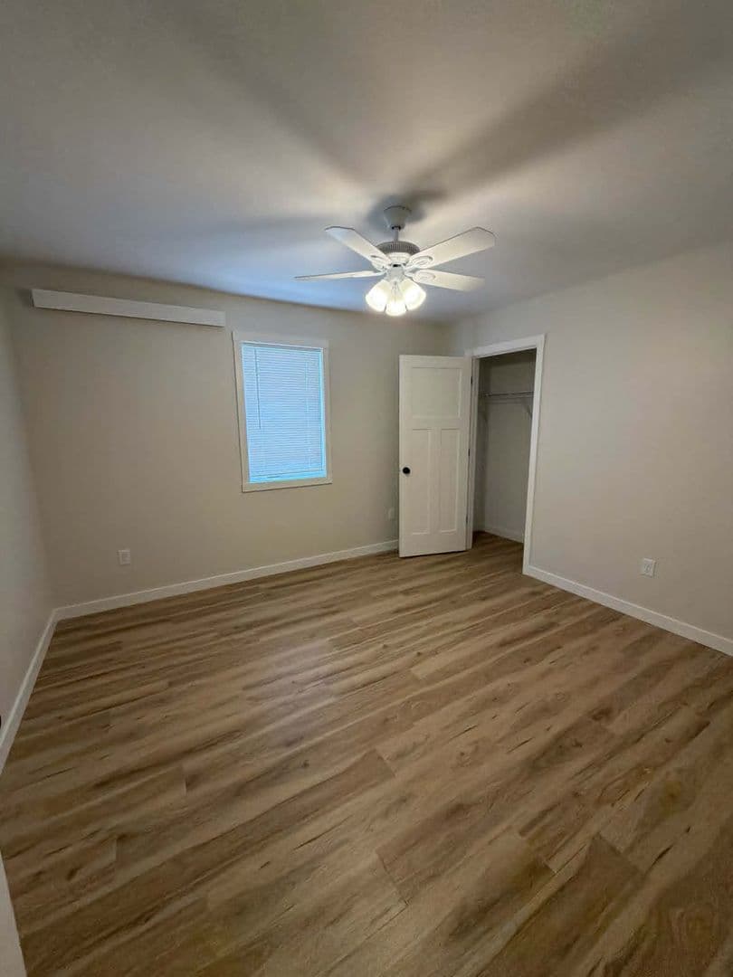 Waukon Apartment: 104 8th Ave SW