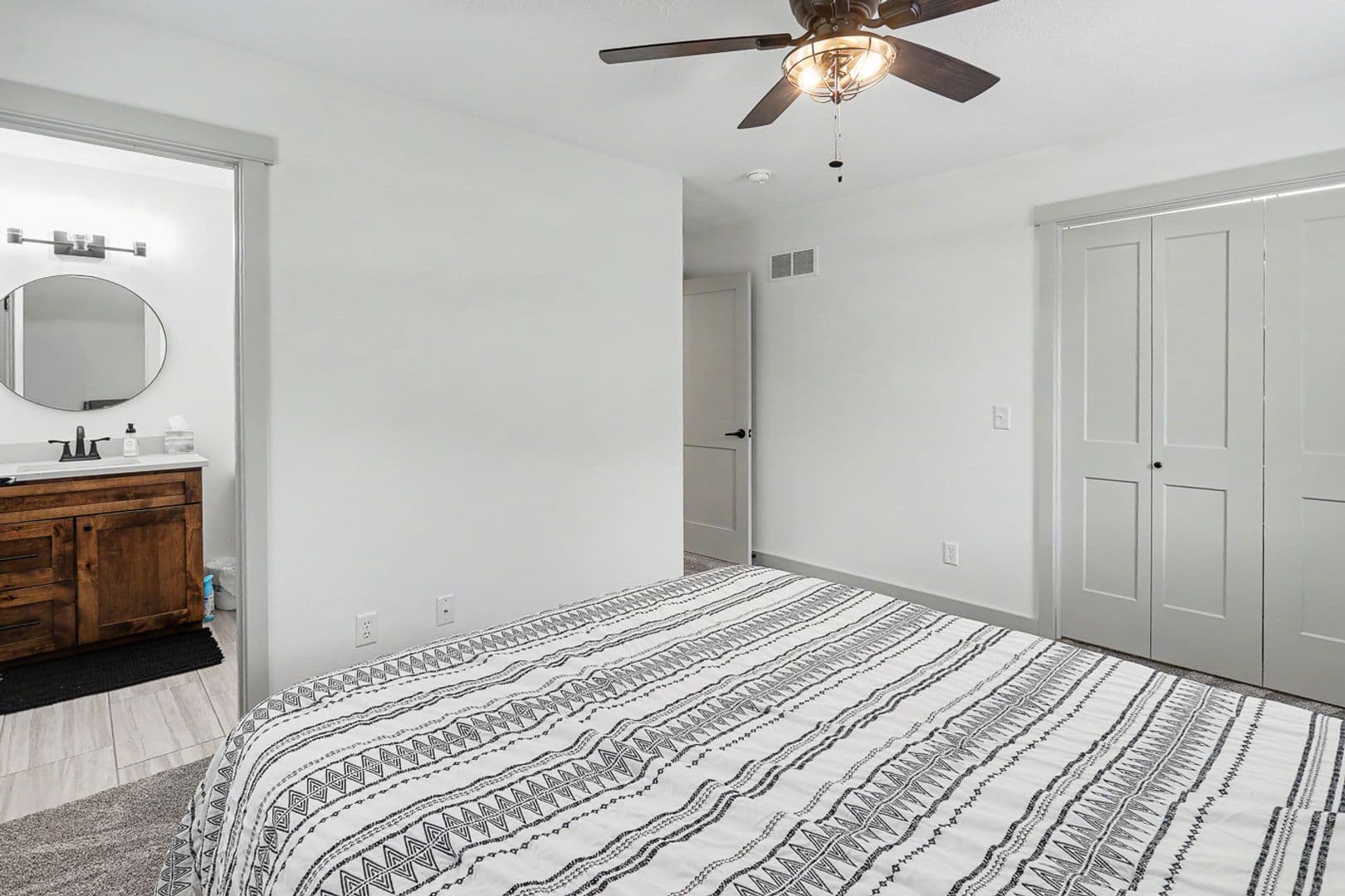 Pella House: 1009 East 6th Street