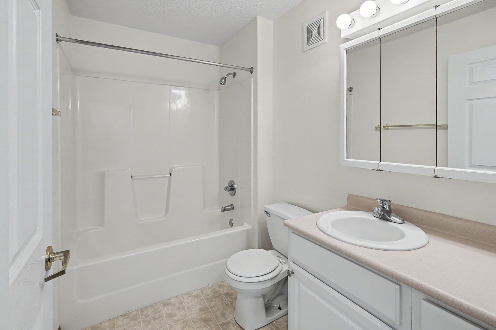 Pella Apartment: 340 East 13th Street