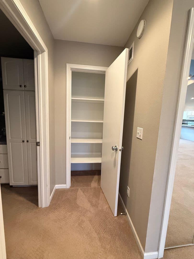 Pella Apartment: Huber Street