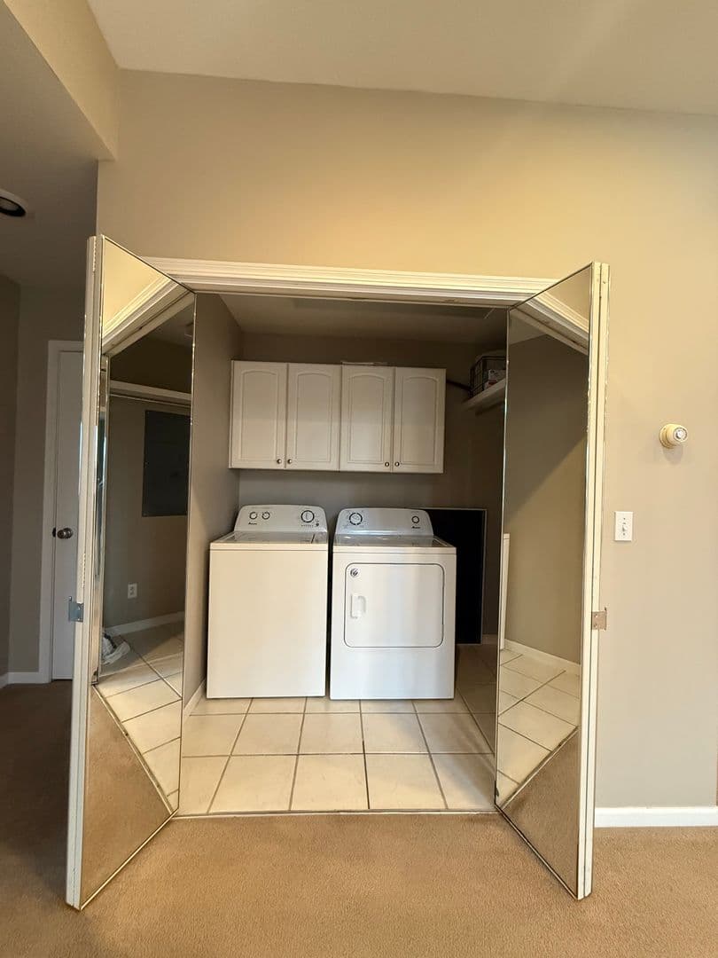 Pella Apartment: Huber Street