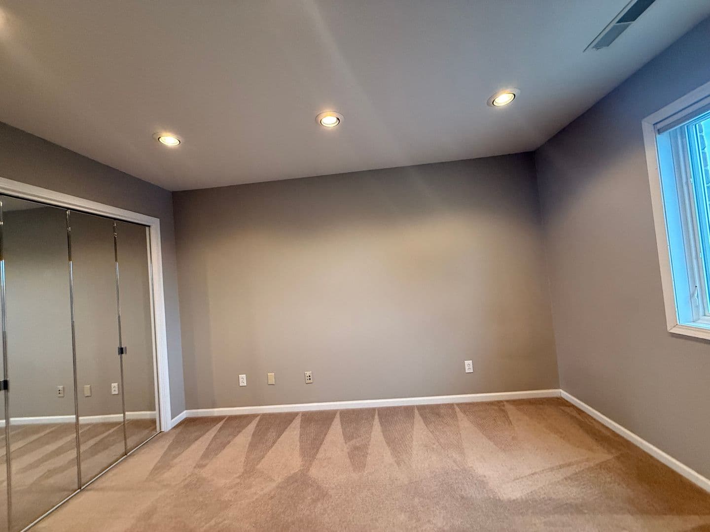 Pella Apartment: Huber Street
