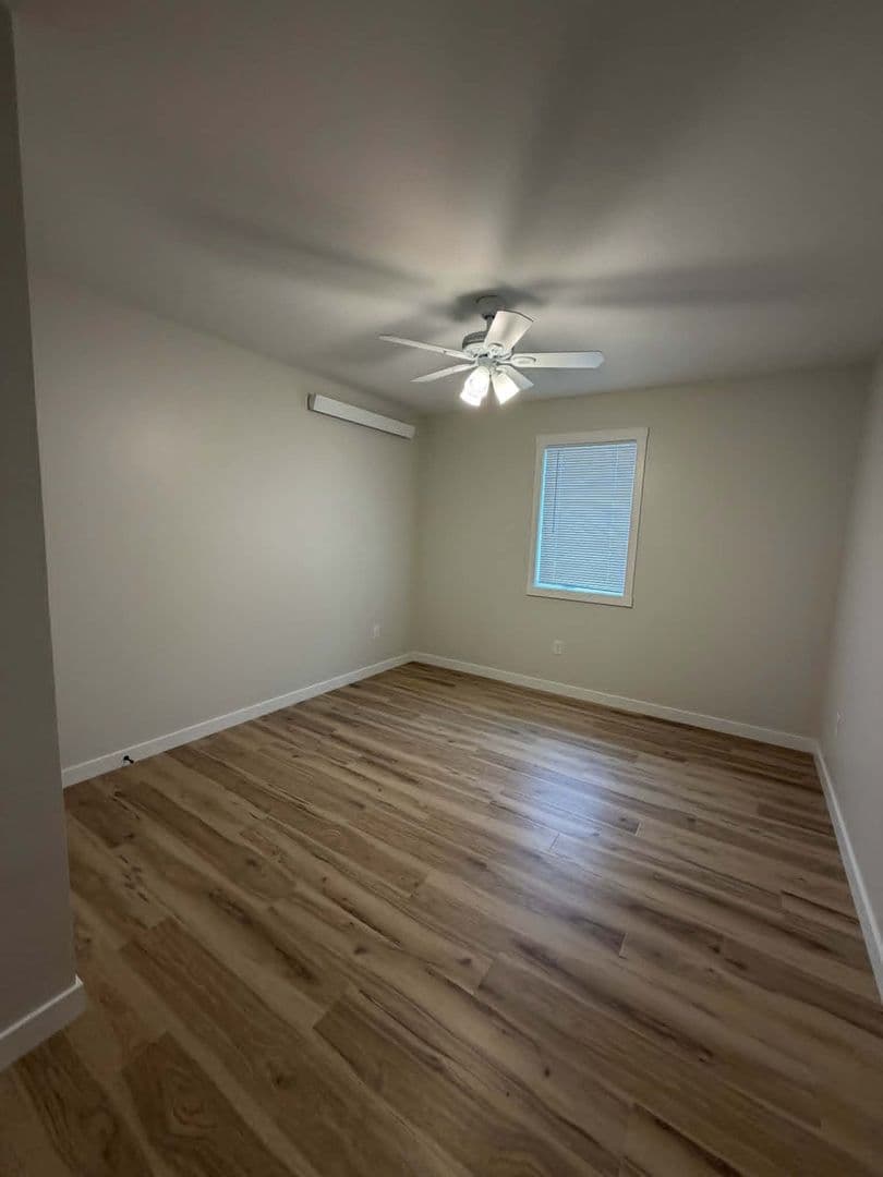 Waukon Apartment: 104 8th Ave SW