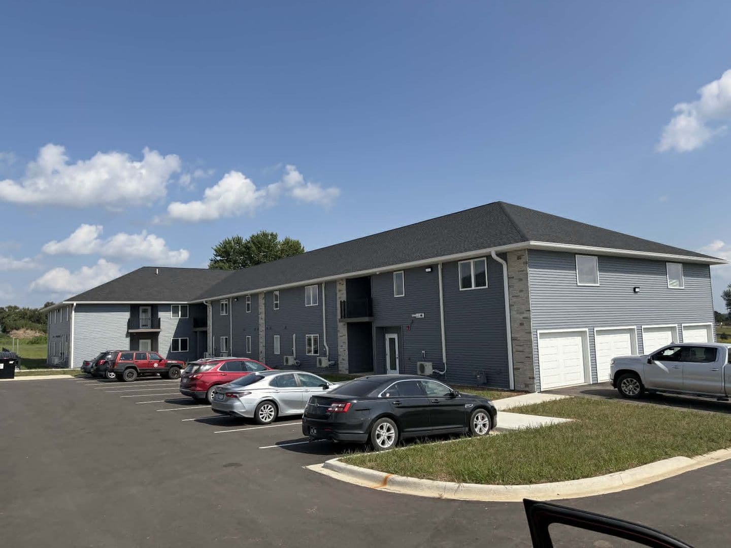 Waukon Apartment: 104 8th Ave SW