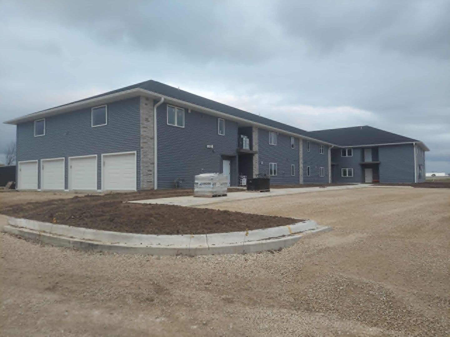 Waukon Apartment: 102 8th Ave SW