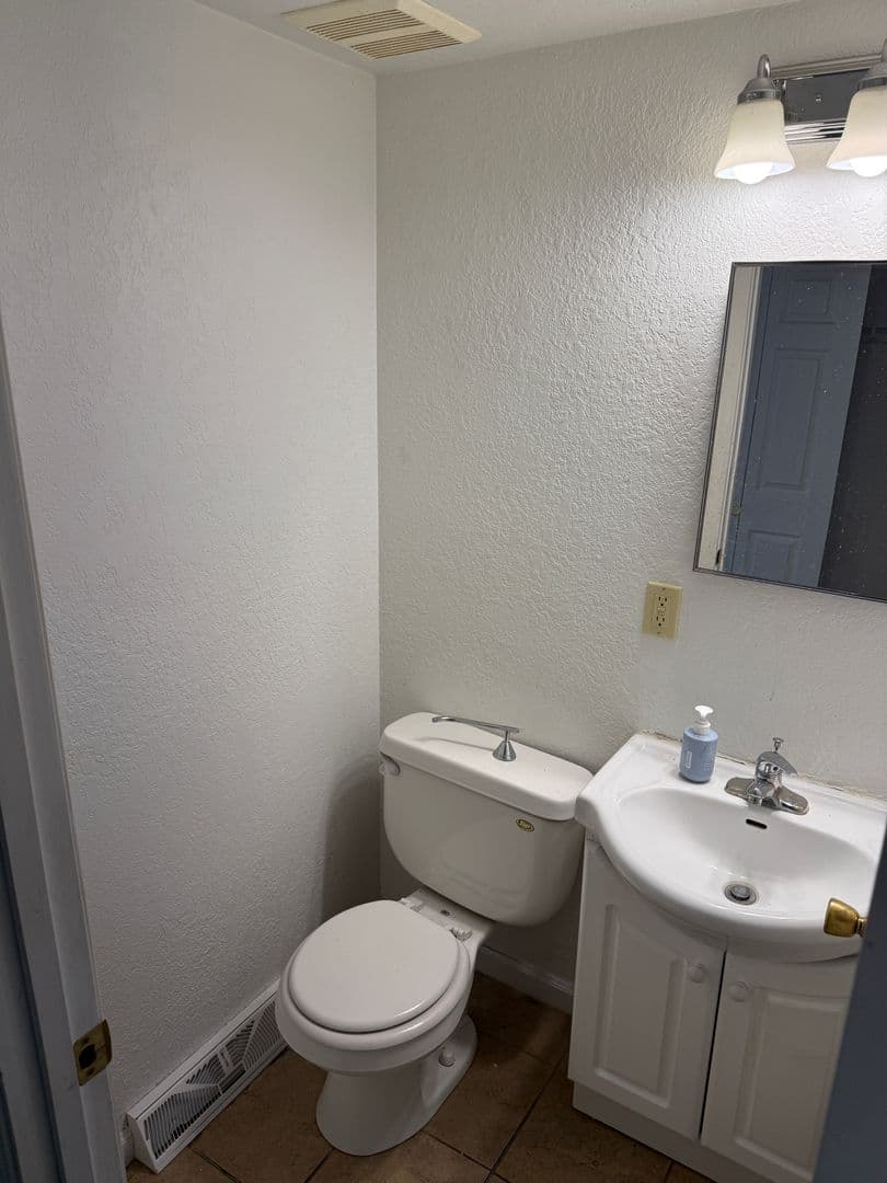 Waverly Apartment: 2100 West Bremer Ave