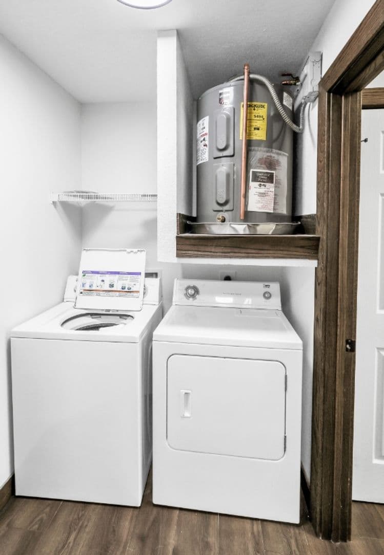 Pella Apartment: 340 East 13th Street