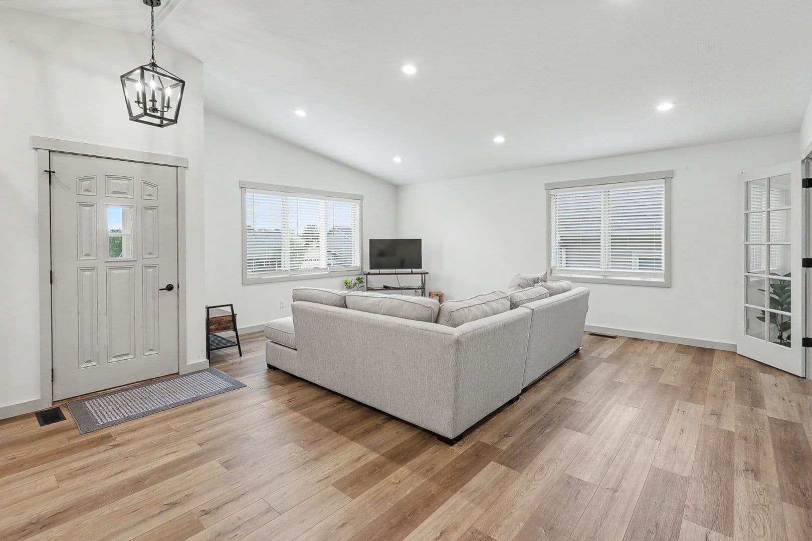Pella House: 1009 East 6th Street