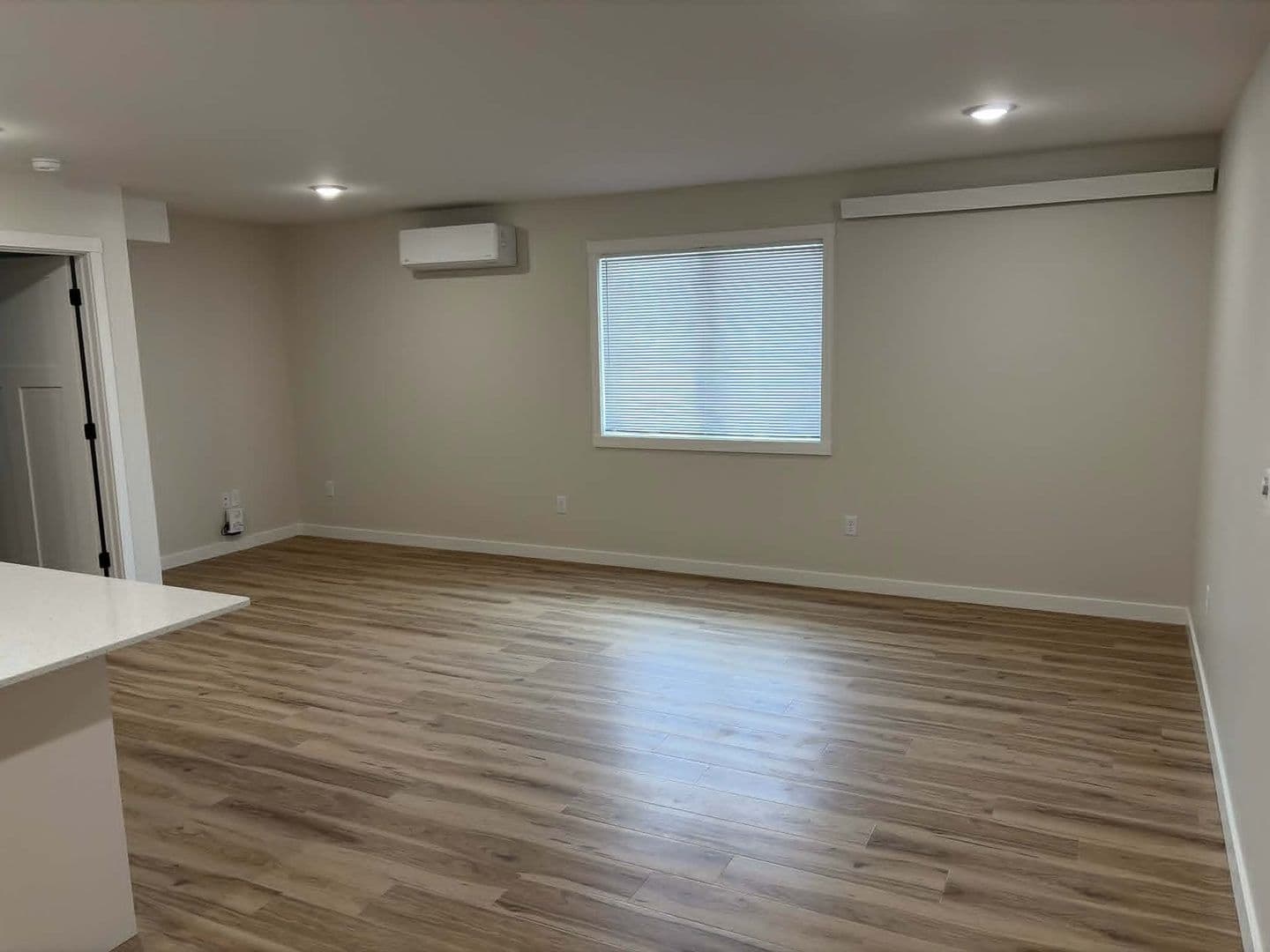 Waukon Apartment: 104 8th Ave SW