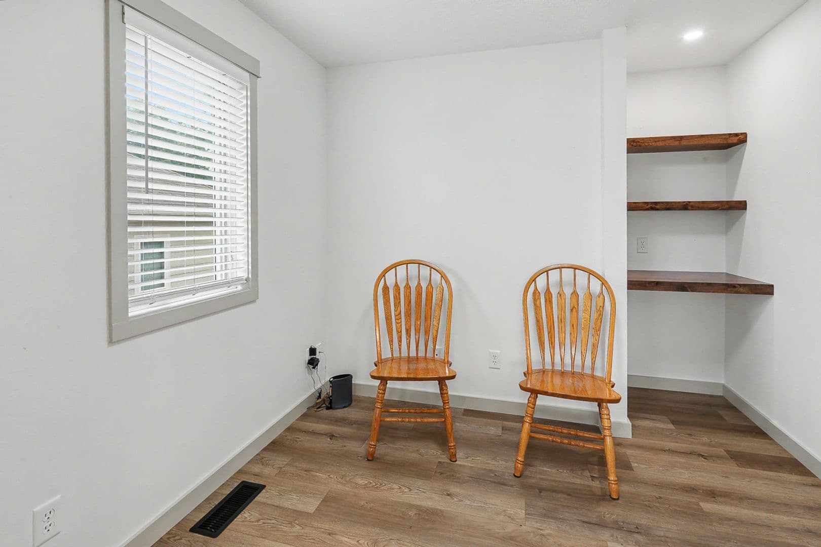 Pella House: 1009 East 6th Street