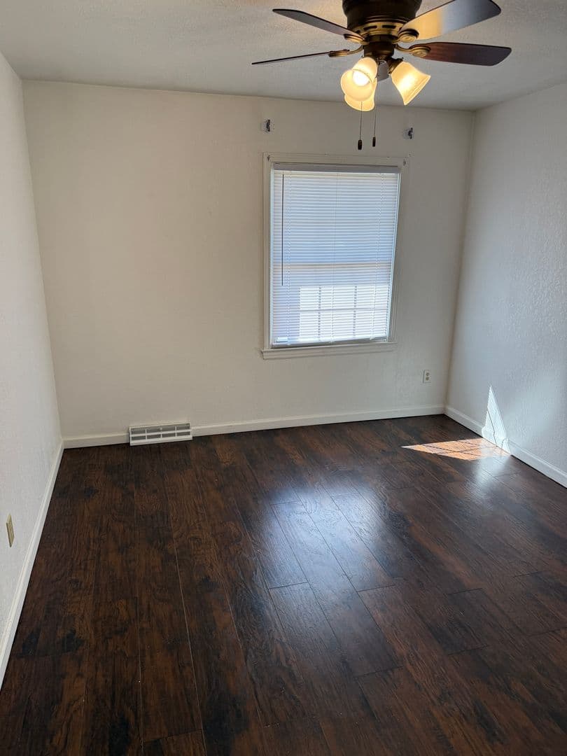 Waverly Apartment: 2100 West Bremer Ave