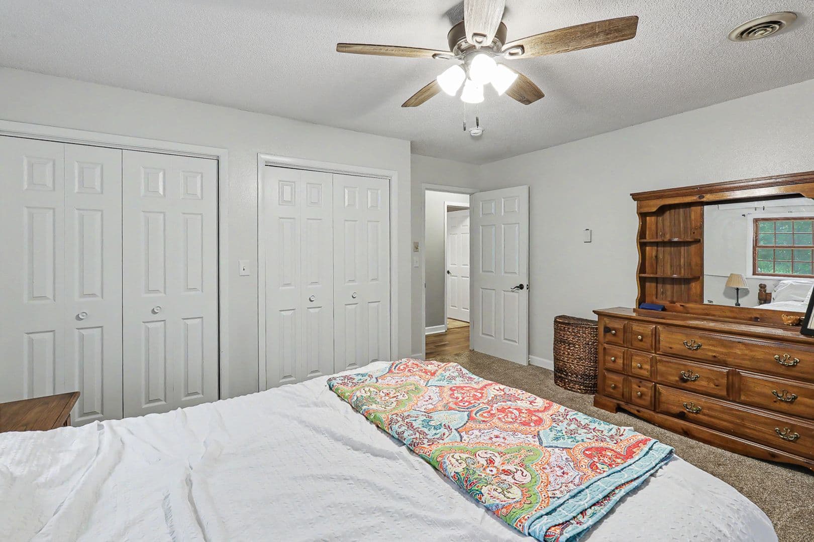 Pella House: 285 240th Place
