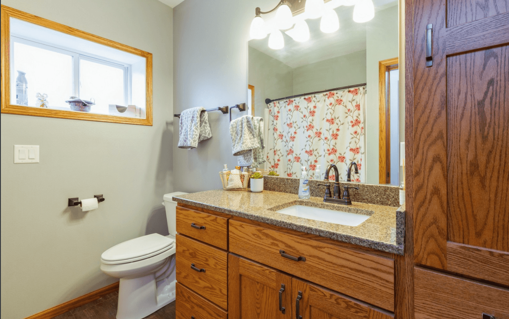 Pella Apartment: 111 Glenwood St.