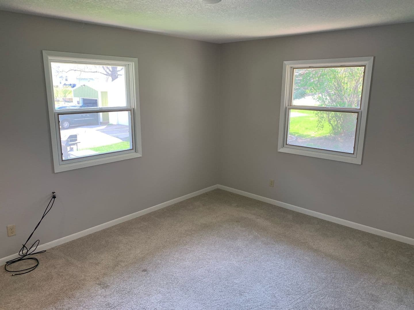 Pella Apartment: 1015 East First Street